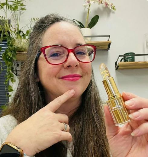 Kundin mit Kisselle Lippenstift