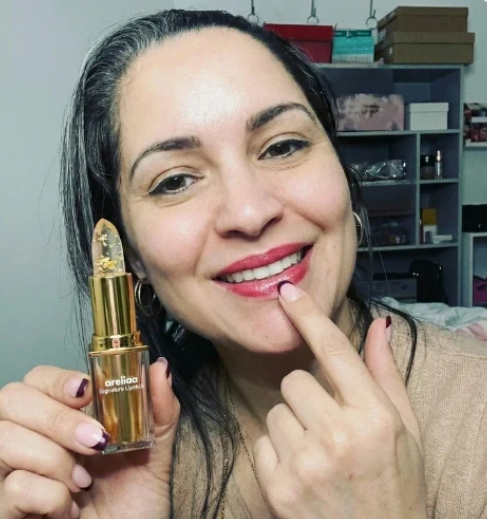 Kundin mit Kisselle Lippenstift